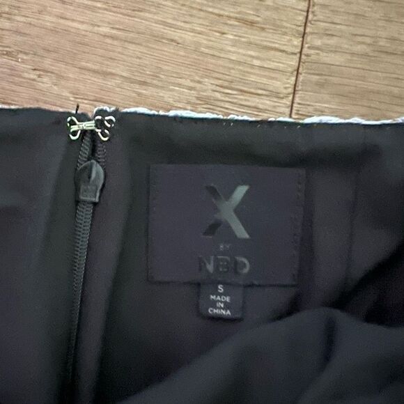 X by NBD Women’s Gray Floral Lace Ruffled A-Line Skirt Size Small - Picture 2 of 3